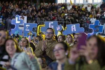 Los Nietos de SaryManchez se autodescalifican en la final de murgas al superar el tiempo establecido en señal de protesta/Lpacarnaval y TA.